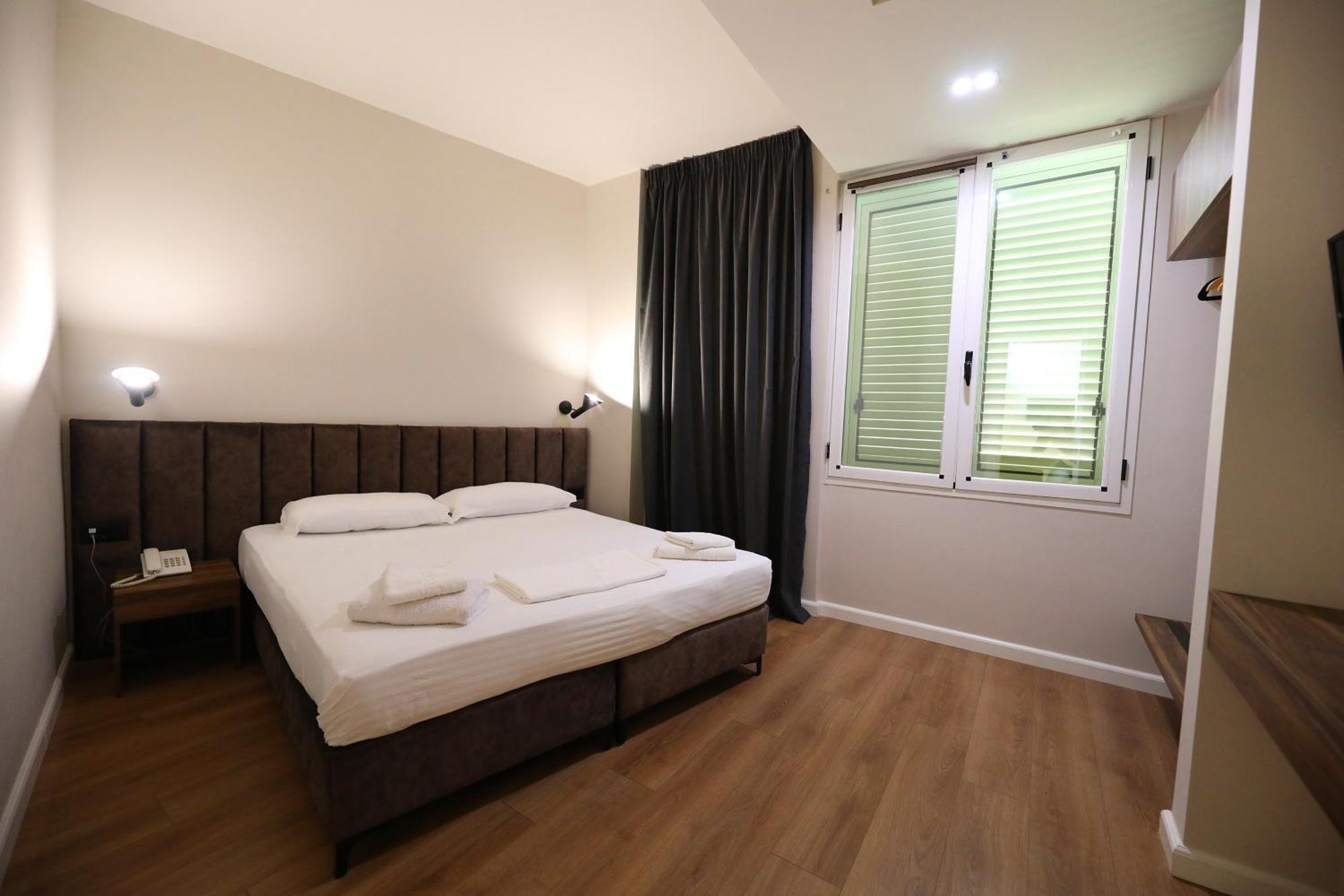 Hotel Libertas Vlore Exterior photo